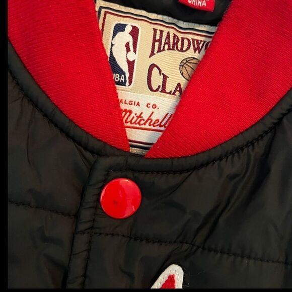 MITCHELL & NESS VINTAGE NBA CHICAGO BULLS PUFFY RETRO VEST MENS SIZE MEDIUM - Picture 9 of 10